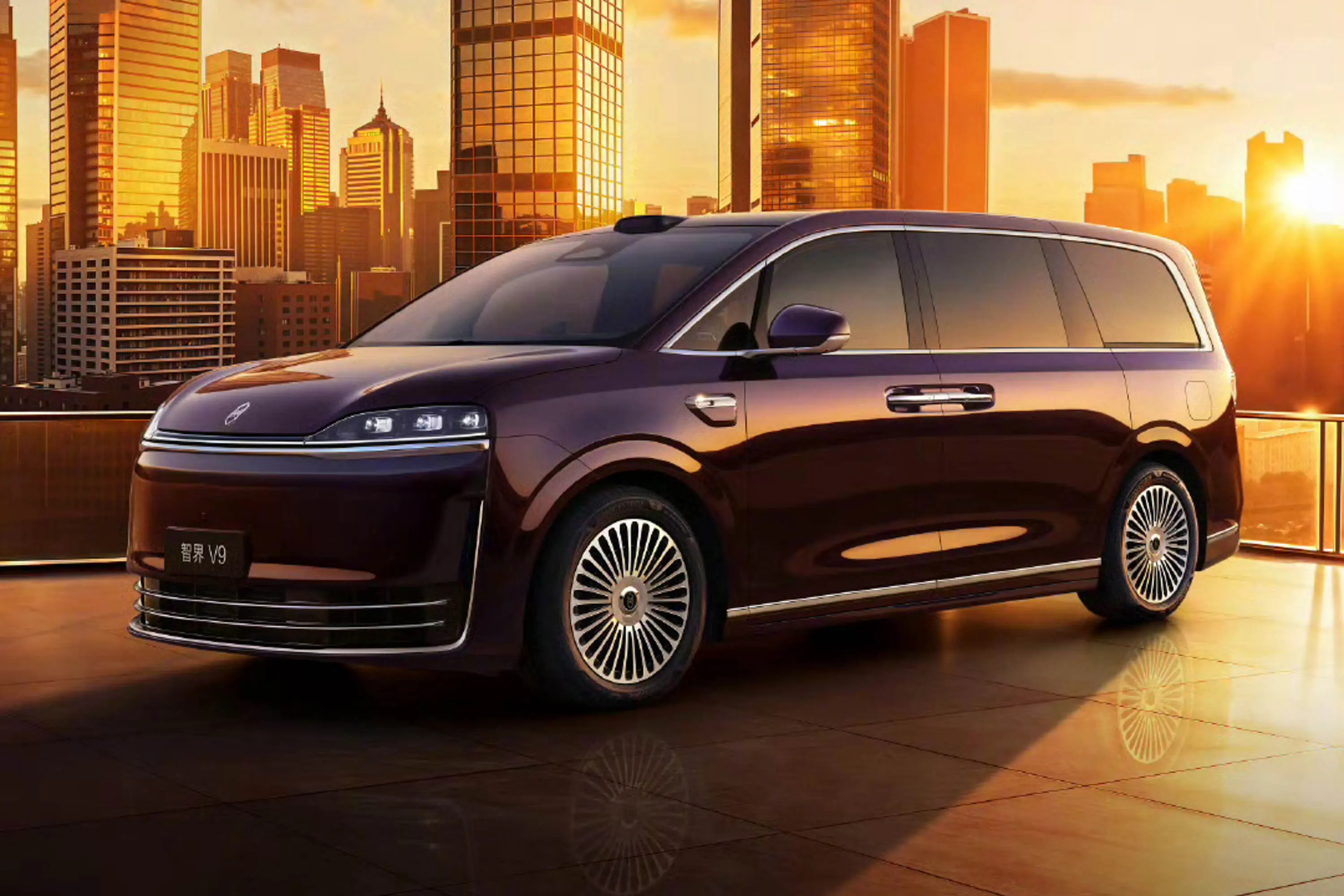 智界 V9 作为鸿蒙智行首款旗舰 MPV，确实挺让人期待的。车身尺寸够大，空间灵