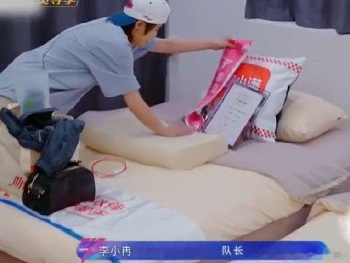 王濛在李小冉面前秀荣誉乘风2026欣赏王濛的人生态度，有实力有荣誉却不张扬，在李