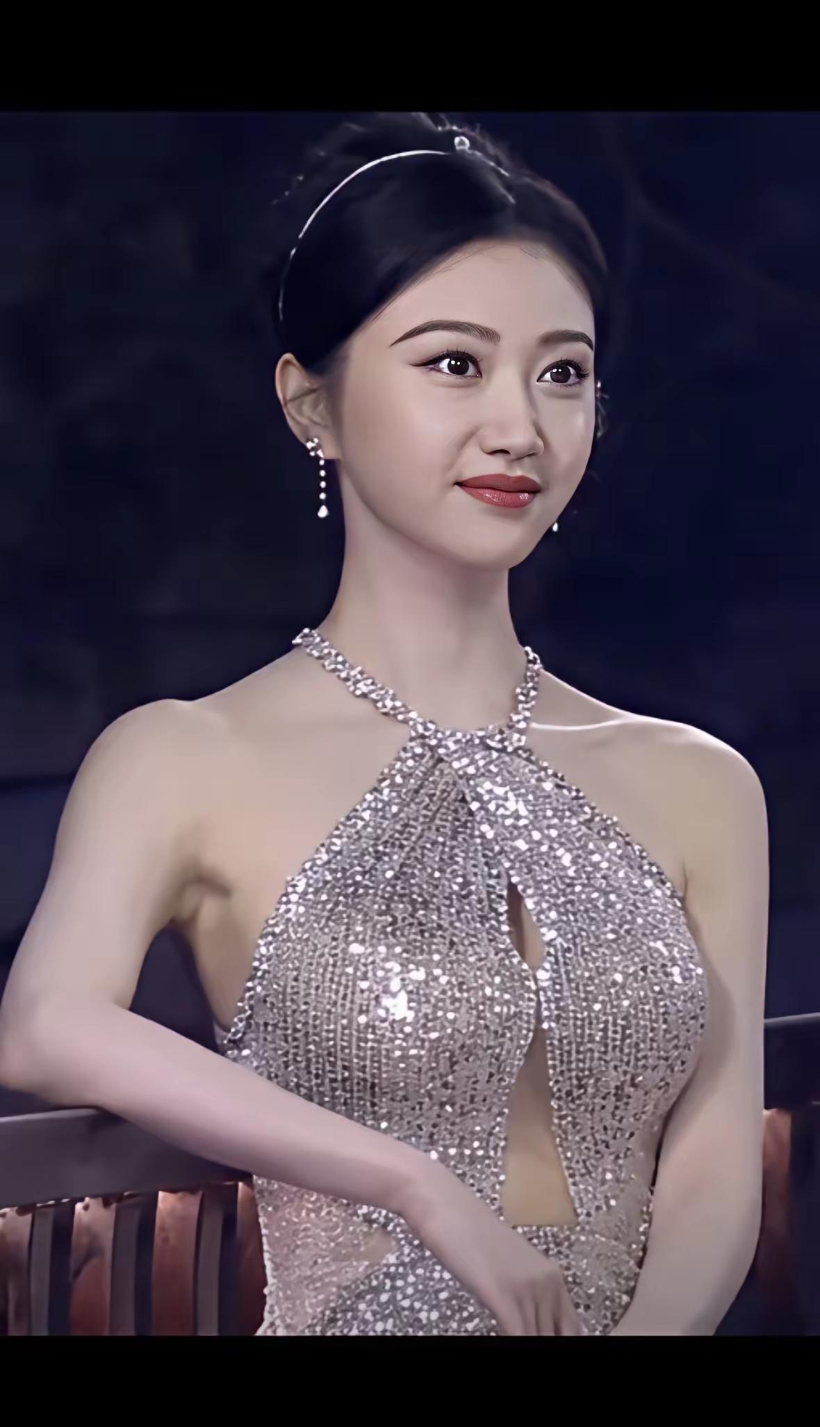 内娱顶配骨相！景甜的颜值，真的很难找到短板
 
在内娱众多女明星当中，如果单论硬