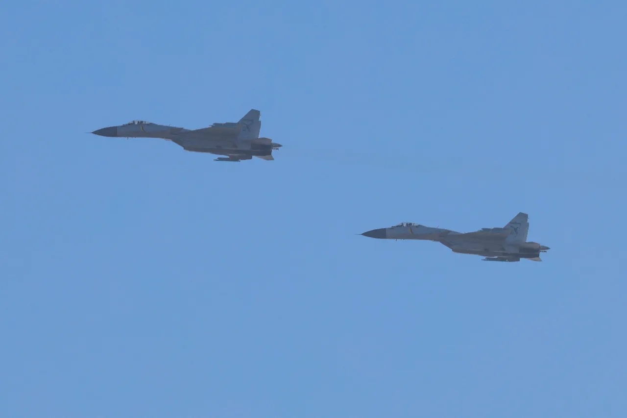 海航大歼-15俯瞰视角好评 烽火问鼎计划中国海军