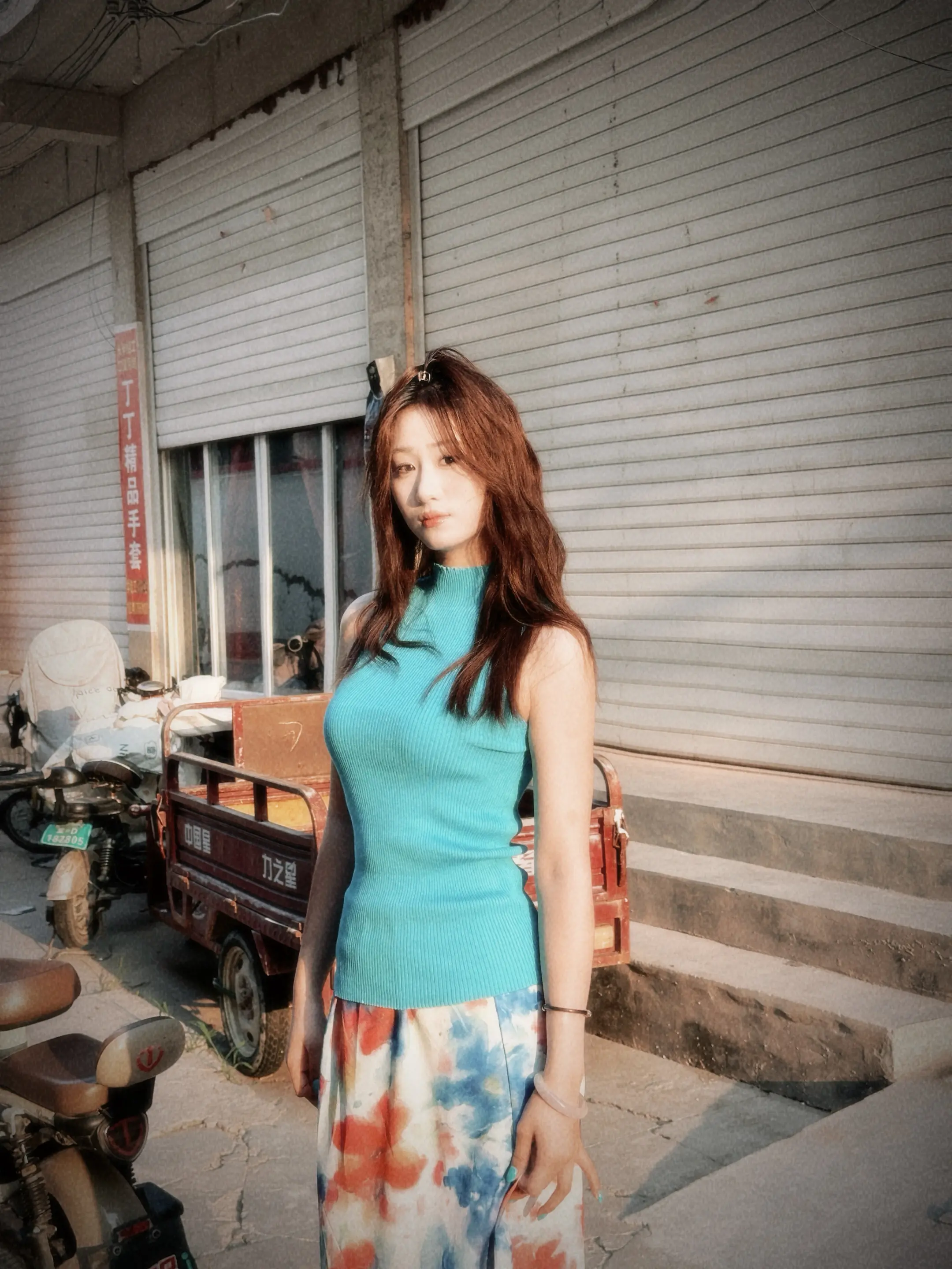 她的心好大 大到什么苦都可以自己消化 她的心又好小 小到一点安慰就可以痛哭流涕