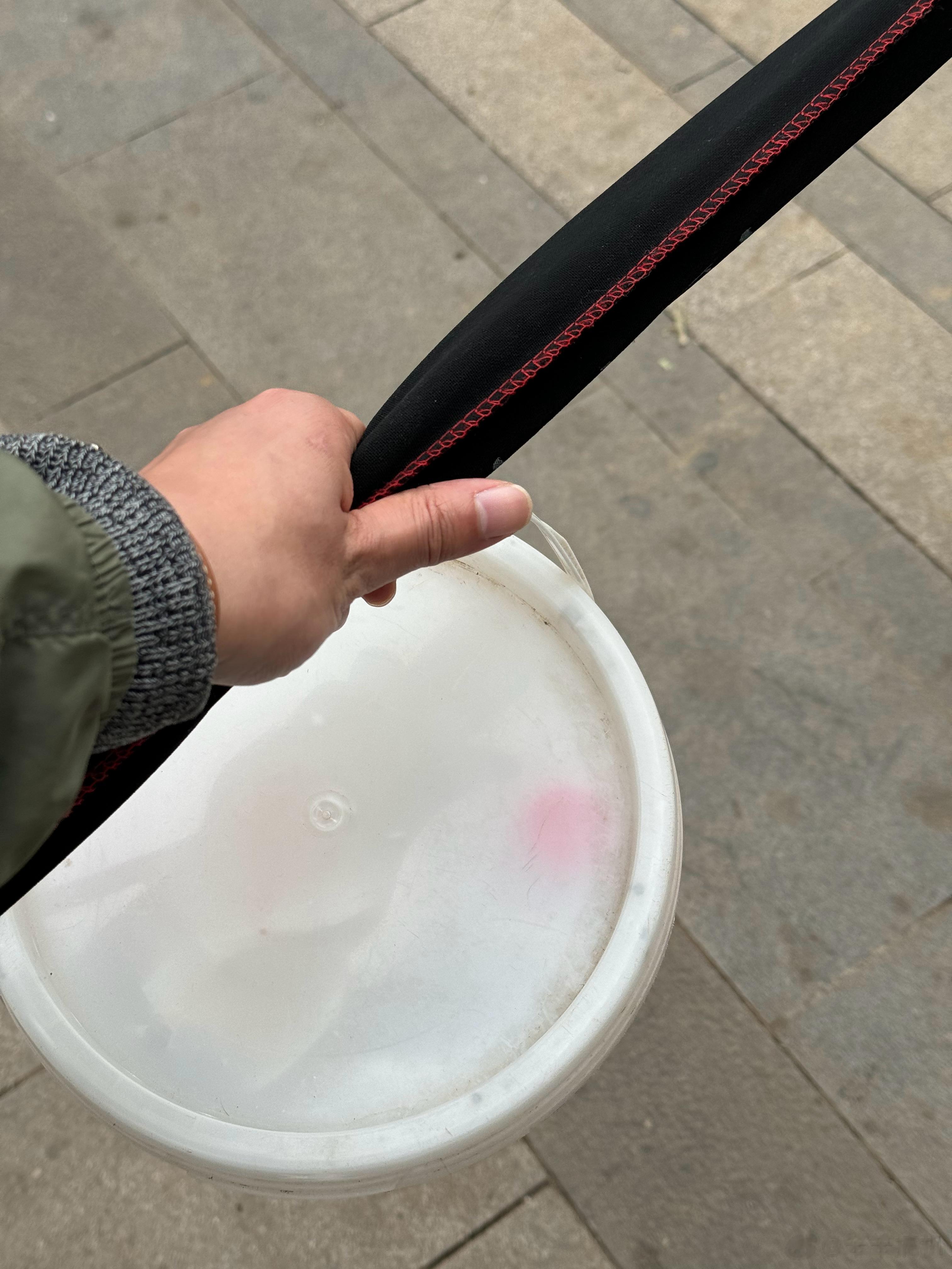 今天搬砖不在状态，一直无精打采的，还是早点收工去喂会鱼吧[并不简单] ​​​