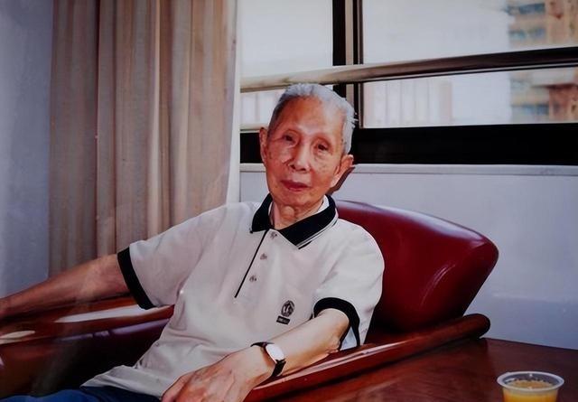 1955年，蒋介石的女婿被判刑15年。蒋介石前妻亲自出面找周总理求情，周总理指示