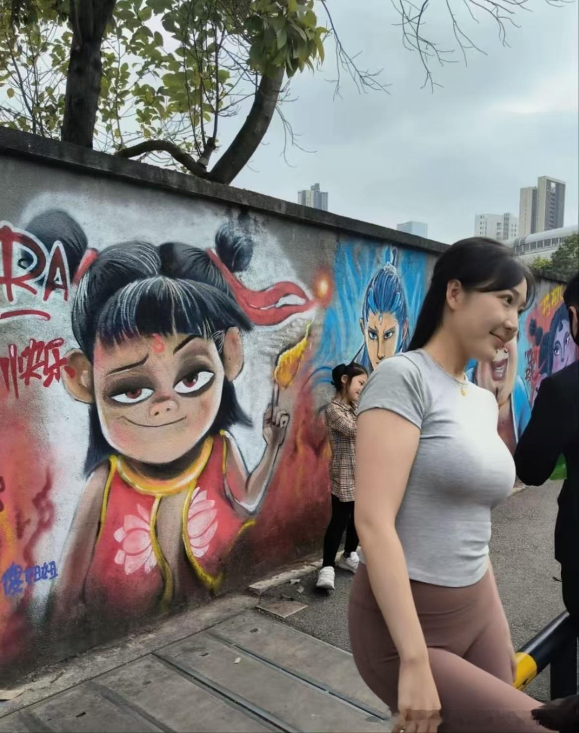 哪吒2预测票房下跌  这个哪吒的涂鸦画的真不错！ 