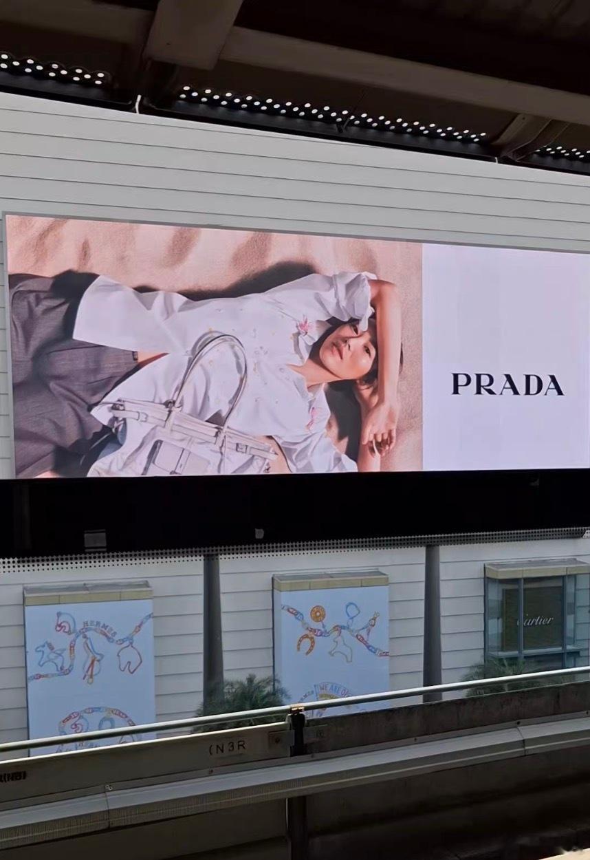 💥刘雯 for Prada Days of Summer 2026 Campa