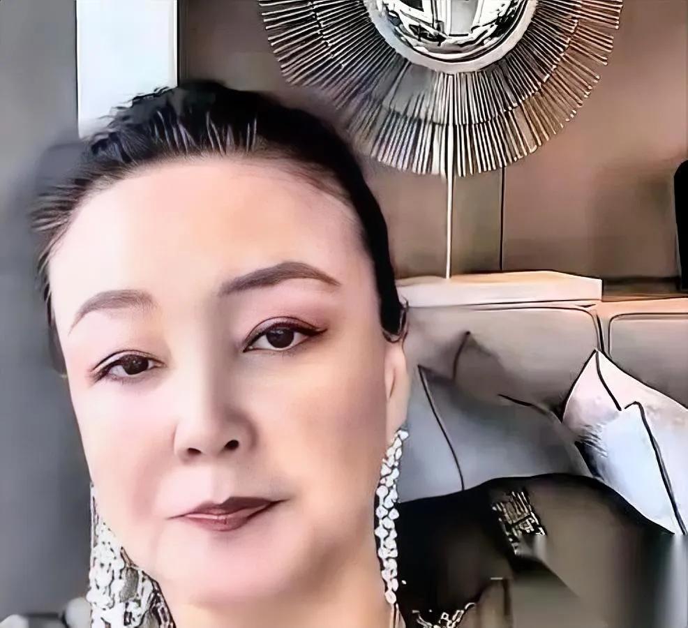 张兰最近的状态，看得人直拍大腿！

从台北回来后，她像打通了任督二脉——

以前