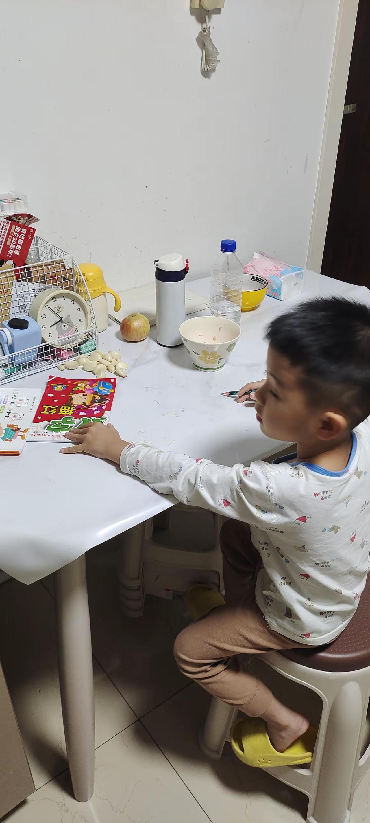 一到睡觉点就要写作业，我都醉了