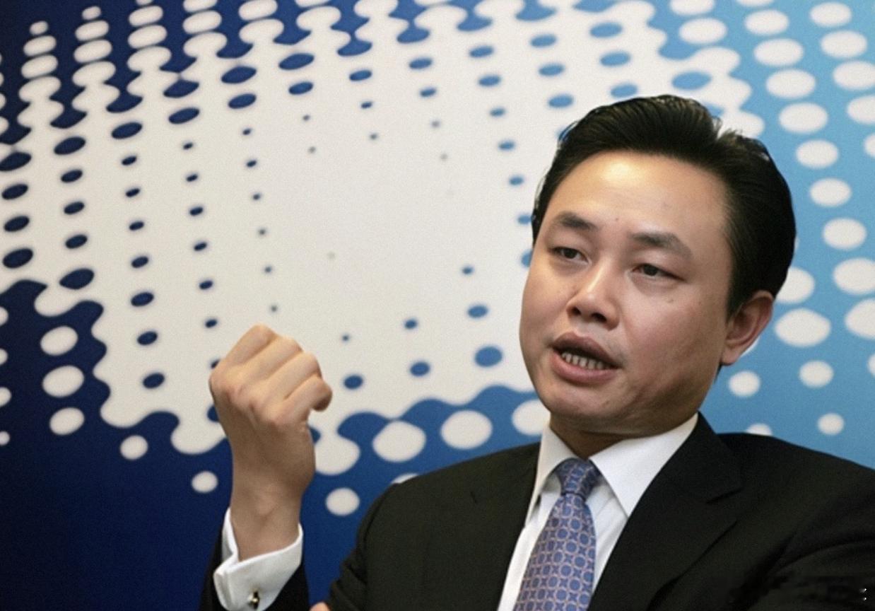 面对零售业务的全面溃败，黄光裕突然决定杀入汽车领域，打造 “卖车新势力”。12月