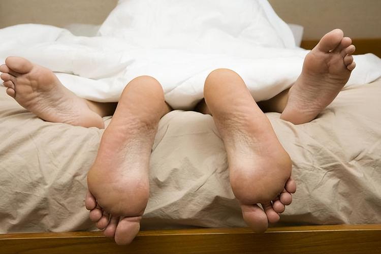 我和妻子的婚姻是在内耗
我和妻子的婚姻，没家暴、没出轨，夫妻看着挺和睦，实际上一