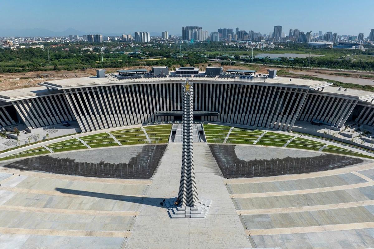 位于河内南慈廉区、占地38.6公顷的新越南军事历史博物馆
越南军事历史博物馆是六