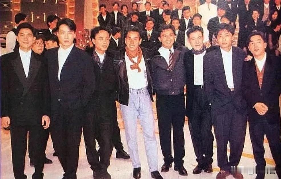 怀念！上世纪90年代初，正是香港乐坛鼎盛时期，他们几乎代表着香港乐坛的最高成就。