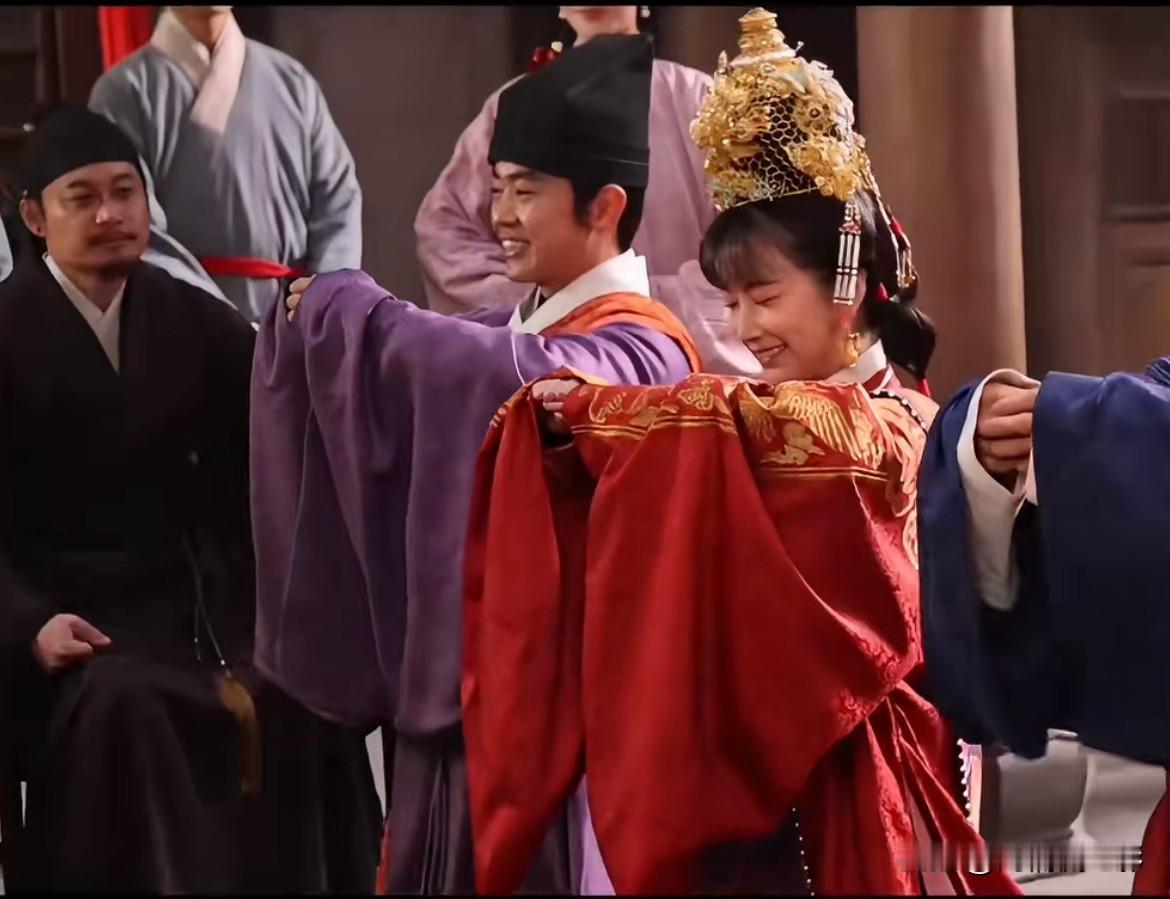 热播剧《家业》剪辑槽点满满，兰香大婚、杨紫的精美婚服镜头全被删减，所有婚礼戏份尽