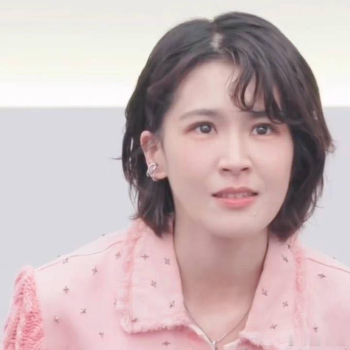 小慈在这个舞台上一直拼尽全力 但当她累了的时候 楠姐也总会稳稳托住她 是递菜人是