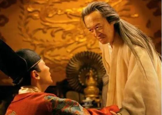 为什么刚杀了魏忠贤，大明朝就垮了？原因很简单，魏忠贤不讲理。魏忠贤得势三年，对朝