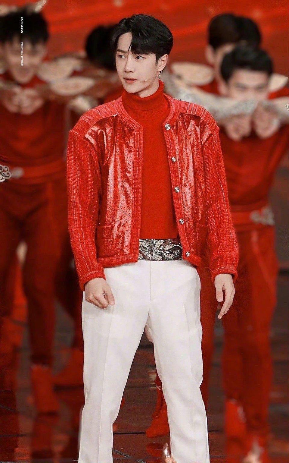 大家全都要去看王一博谁不想去看王一博“台里很多领导孩子要”哈哈哈哈哈哈哈感觉今年