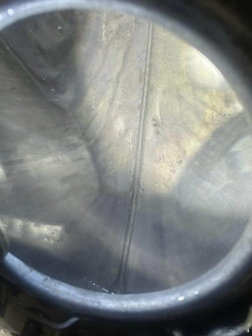 给赛车油箱内除锈，更换燃油泵  ​​​