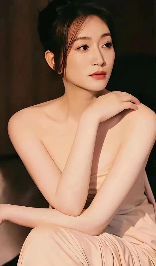 李小冉每天吃个唐僧50岁依旧白皙紧致、冻龄不显老，李小冉幽默自嘲每天吃个唐僧，调