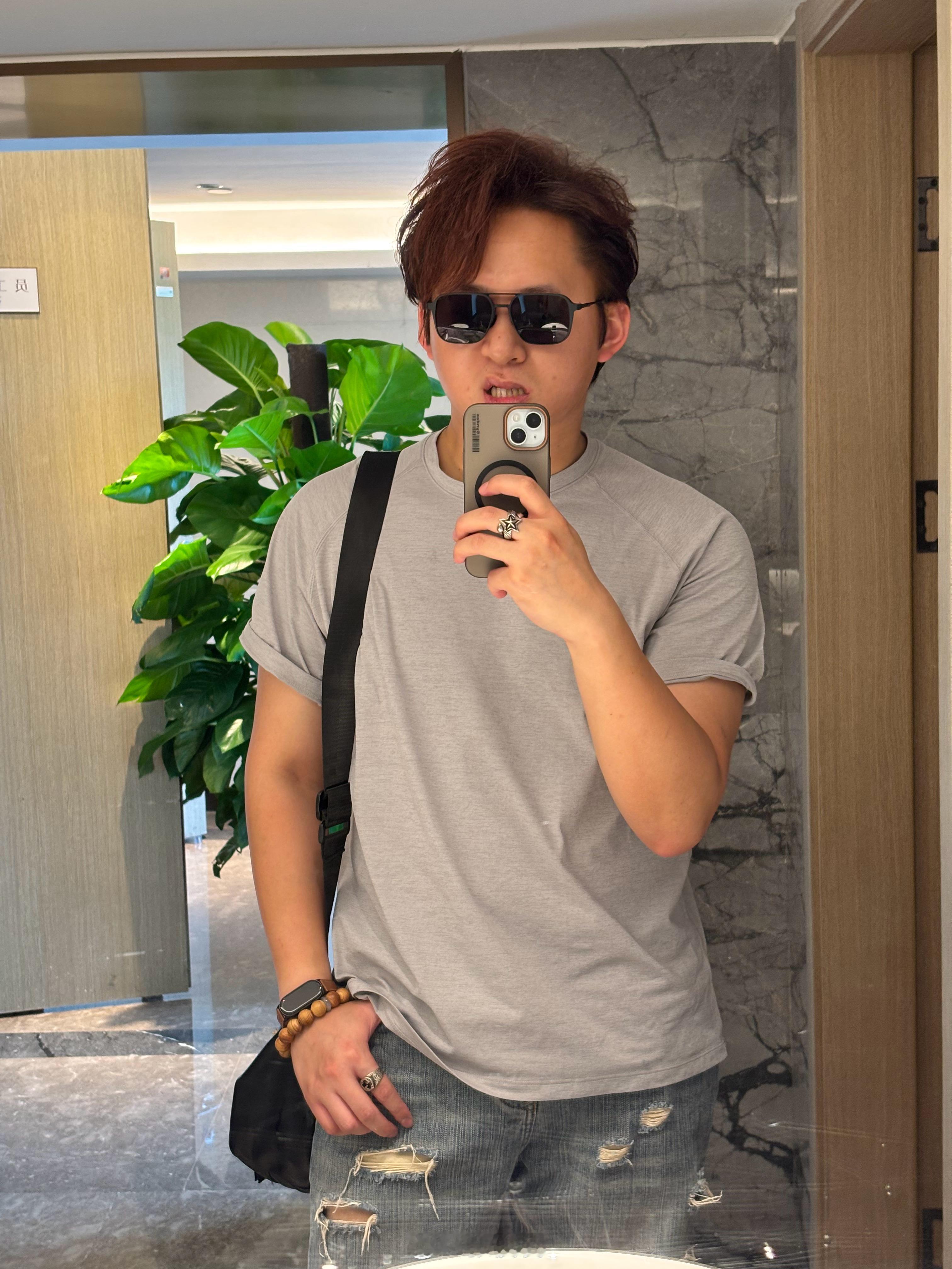 才发现吗？这个词条…果然永远认真的，会被世界嘲笑举个例子：“当你周遭的人都唯利是