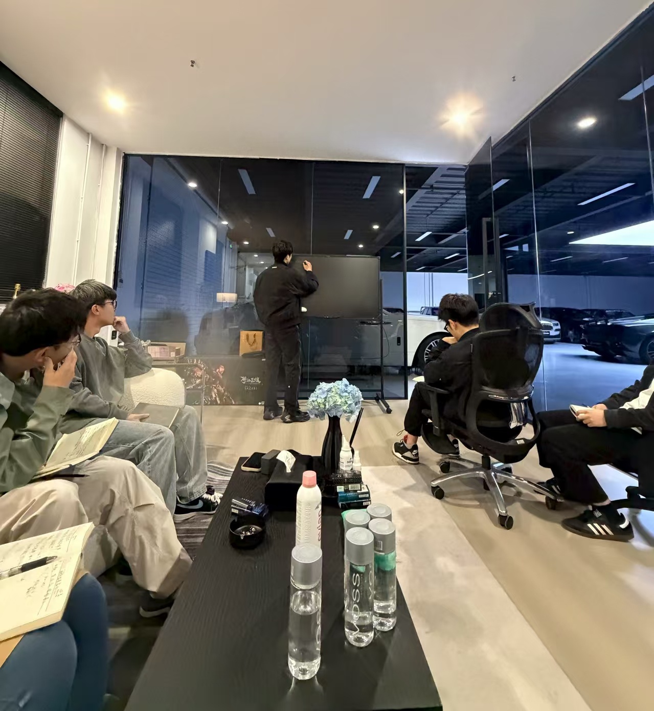 给公司最没用的00后三分钟时间分享，他可以浪费一个团队180秒，6个人约18分钟