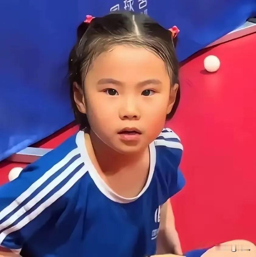 王楠10岁的女儿郭依嘉，刚在上海结束的全国少儿乒乓球锦标赛上，独自一人拖着行李去