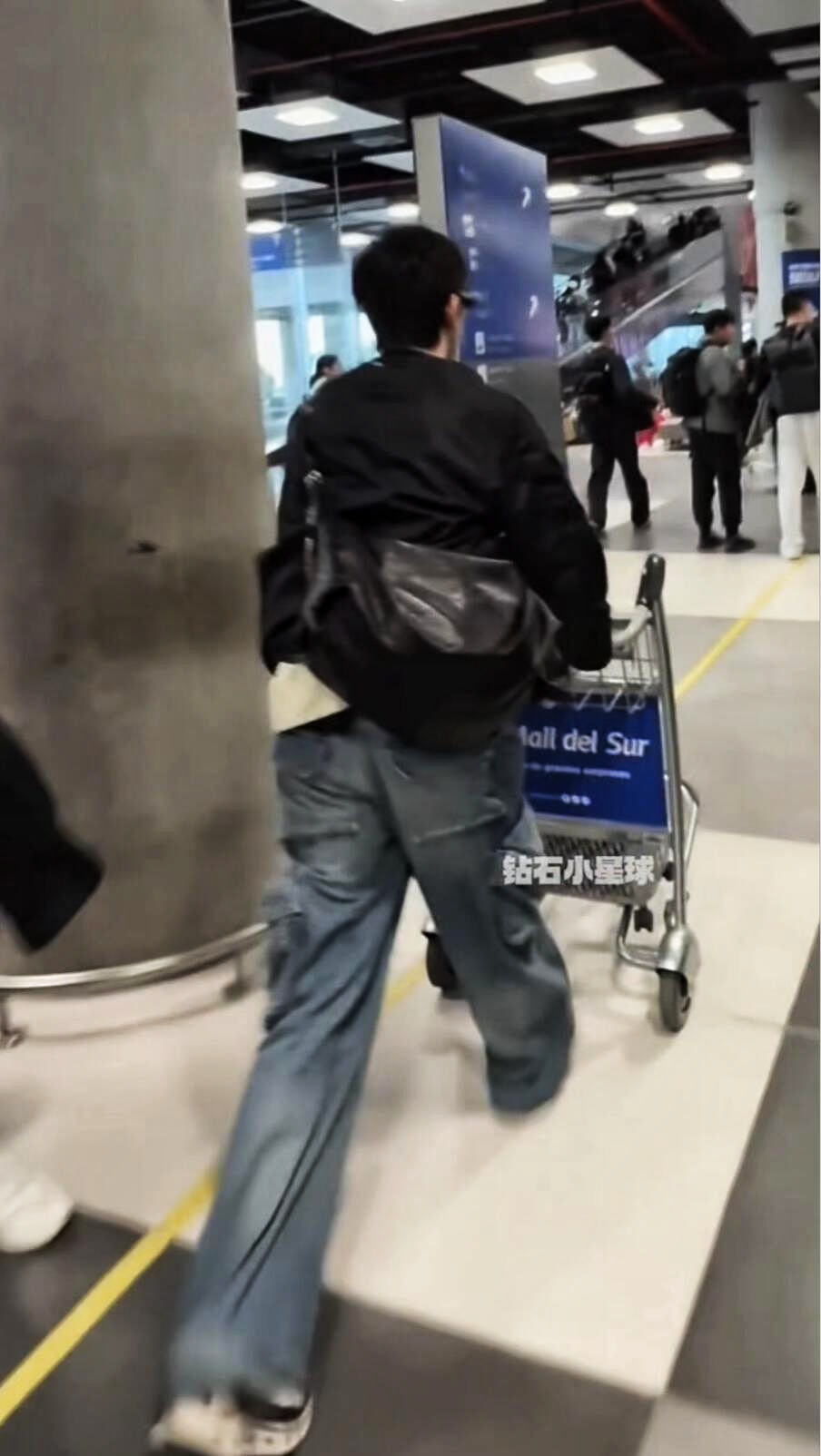 邓为这腿长，这大步子