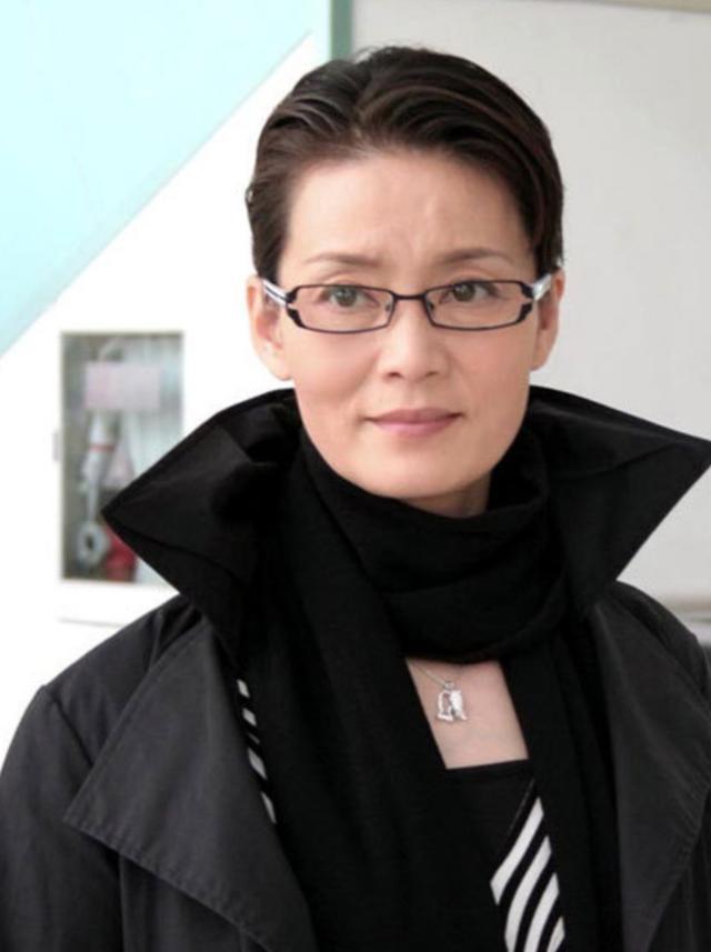 潘虹缓缓说道：“如今我已步入古稀之年，72 岁的我每日还要在凌晨三四点便需从睡梦