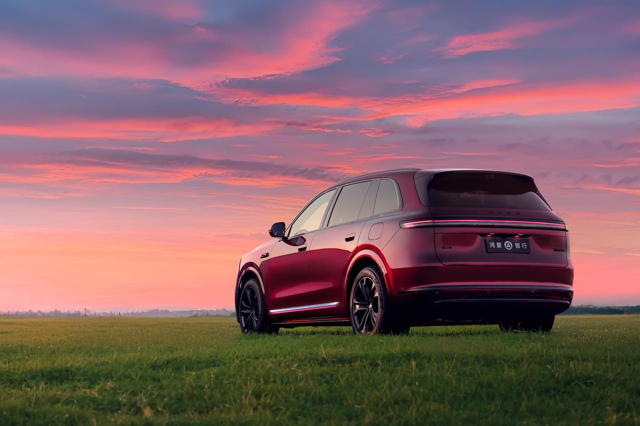 全新问界M7动力“双选”,满足多元出行需求
全新问界M7在动力形式上的“双选”策