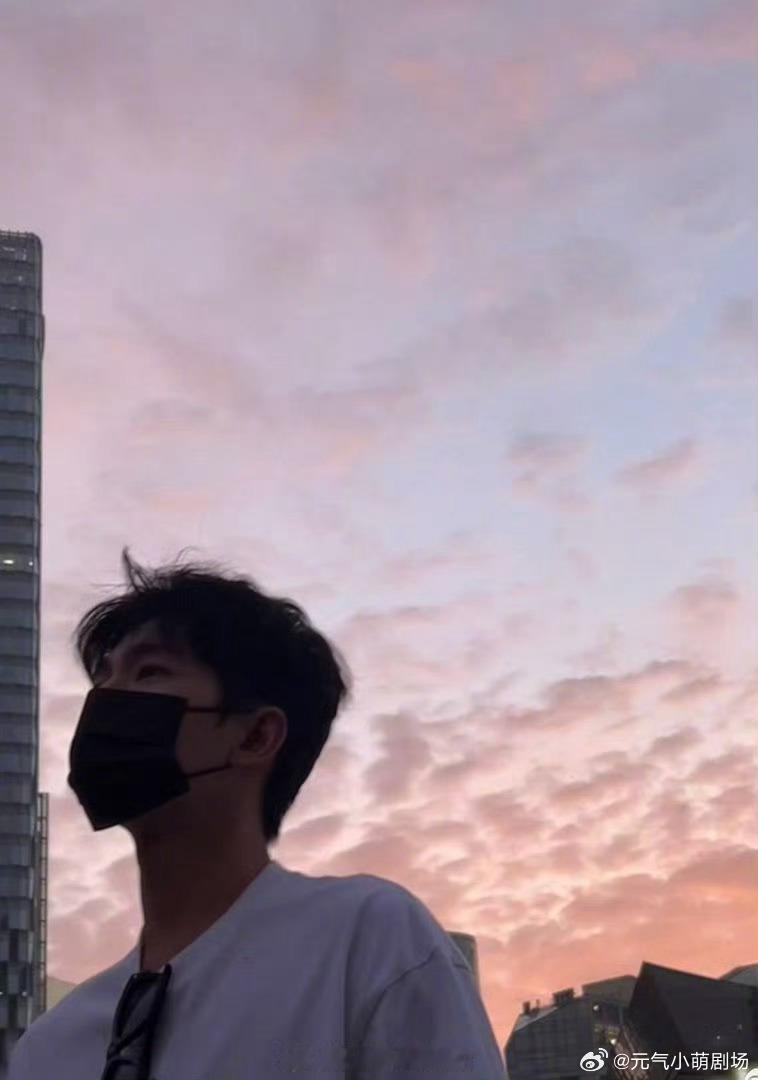 杨洋我允许你好奇花少二母带有花少2母带的人出现了  杨洋我允许你好奇，花少2母带