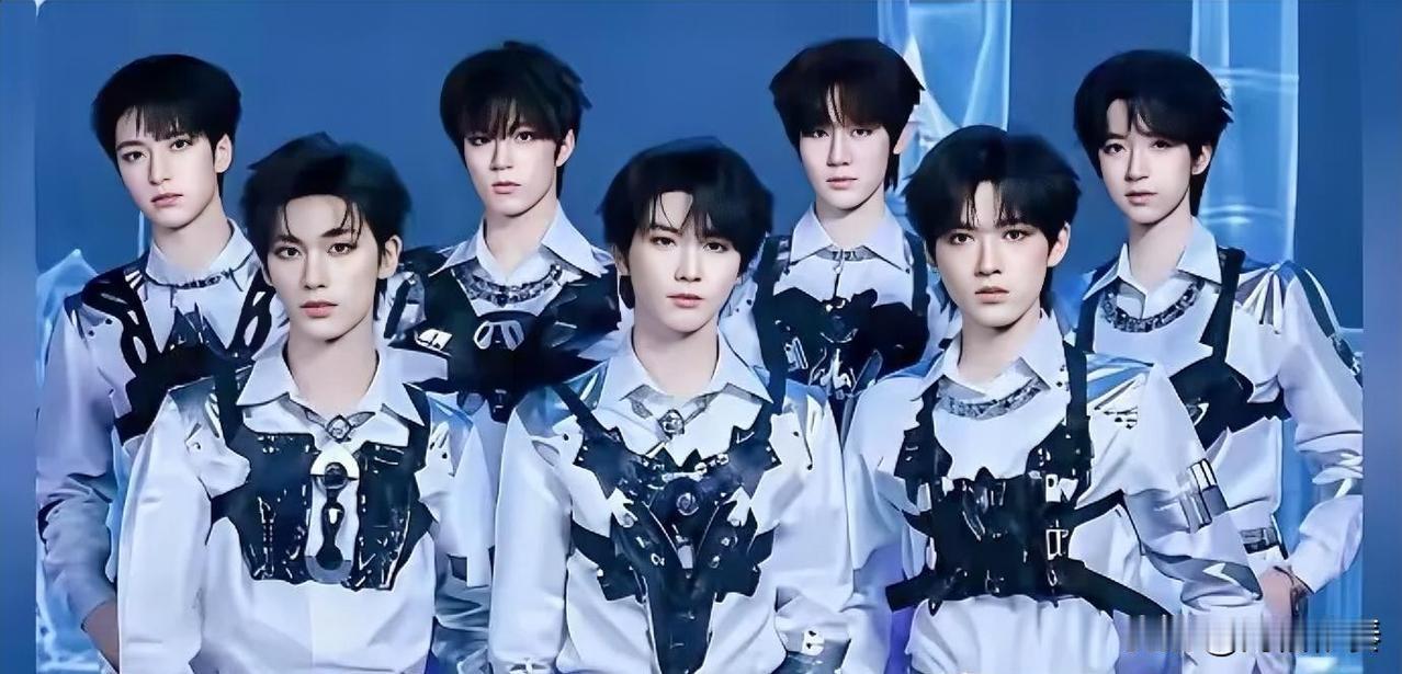 时代少年团在上海的演出活动本身似乎没什么波澜，但追星的行为却受到了广泛的质疑。
