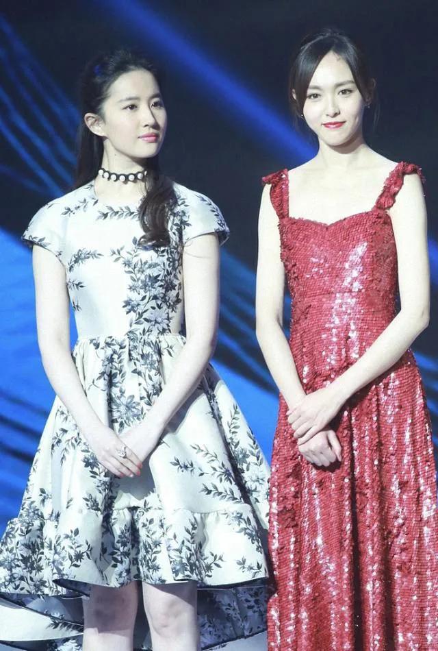 原来真正的美不分伯仲,刘亦菲和唐嫣同框：两个人好养眼啊，一个清新脱俗，一个娇美俊