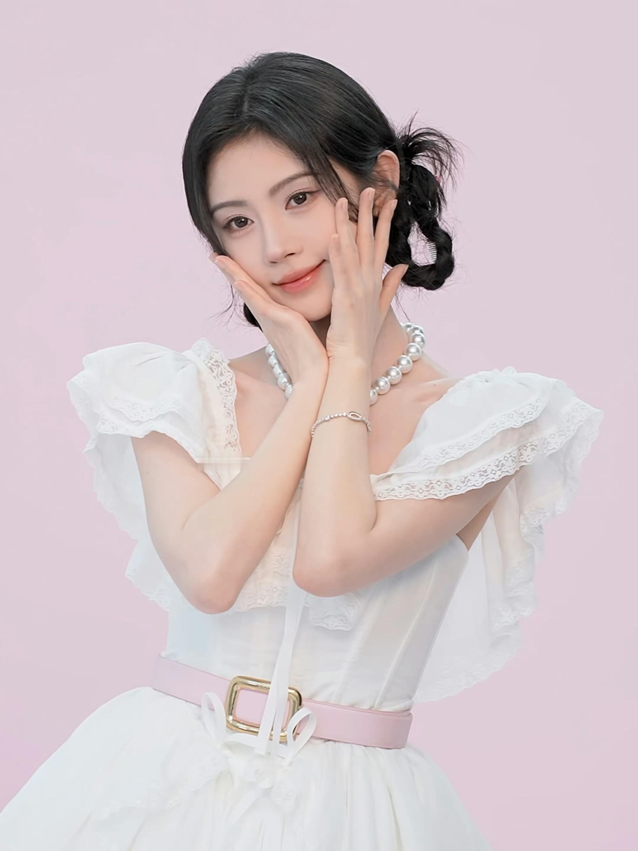 我要申诉，我们的小公主套装怎么只有三张图，不应该来个九宫格吗 