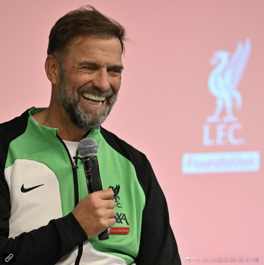 昨天刚说拒绝了美国队主帅的邀请今天就官宣成为了我军的LFC基金会的荣誉大使！老渣