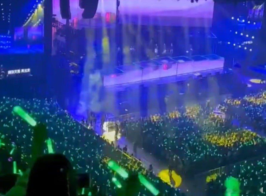 #王源演唱会主题房爆火#这样的主题房也真的是太有创意了吧，能去王源演唱会现场的人