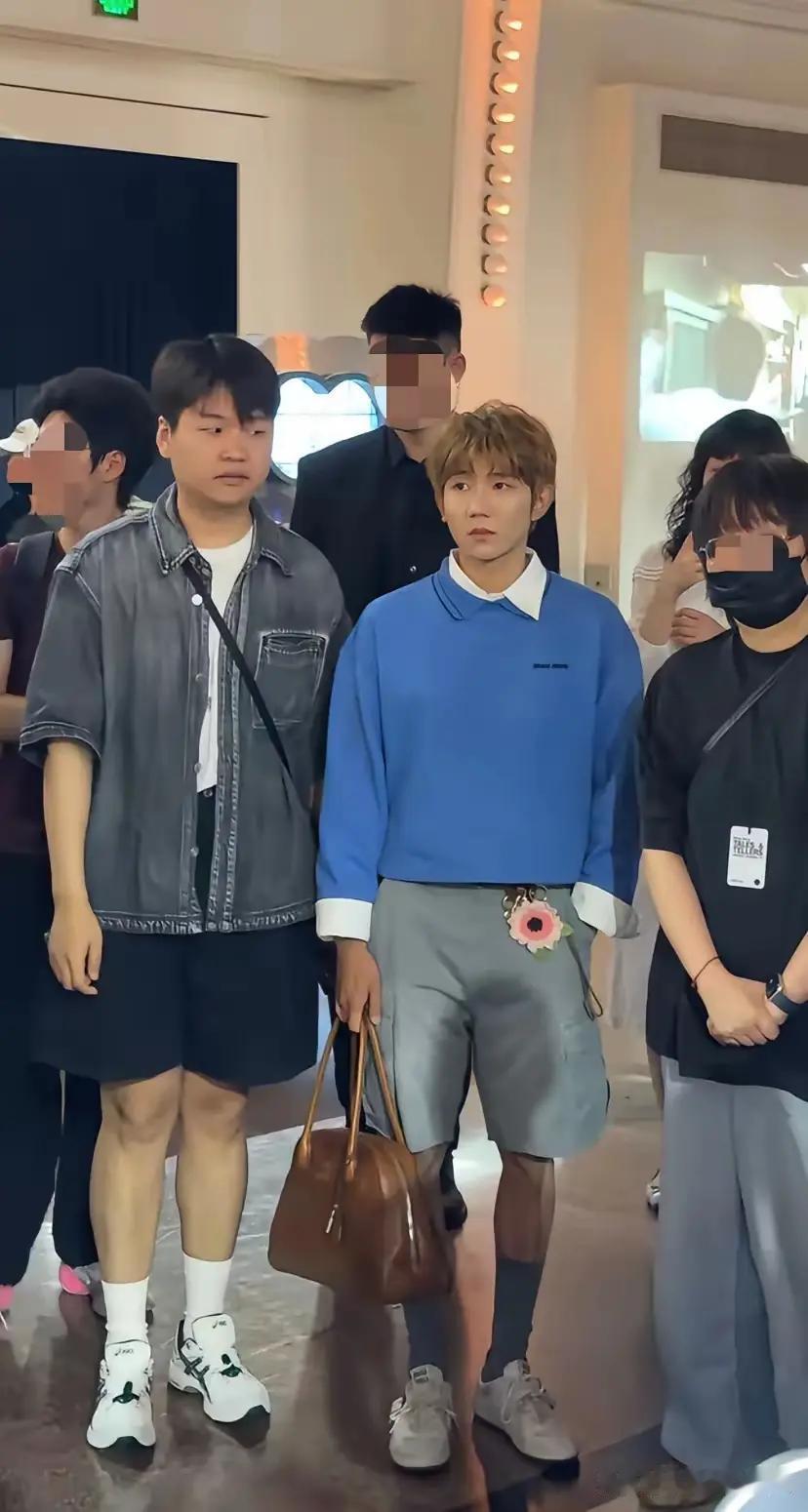 身高对于男生来就讲真的很重要，但凡他能高多10多厘米，也不至于沦落成现在这样没几