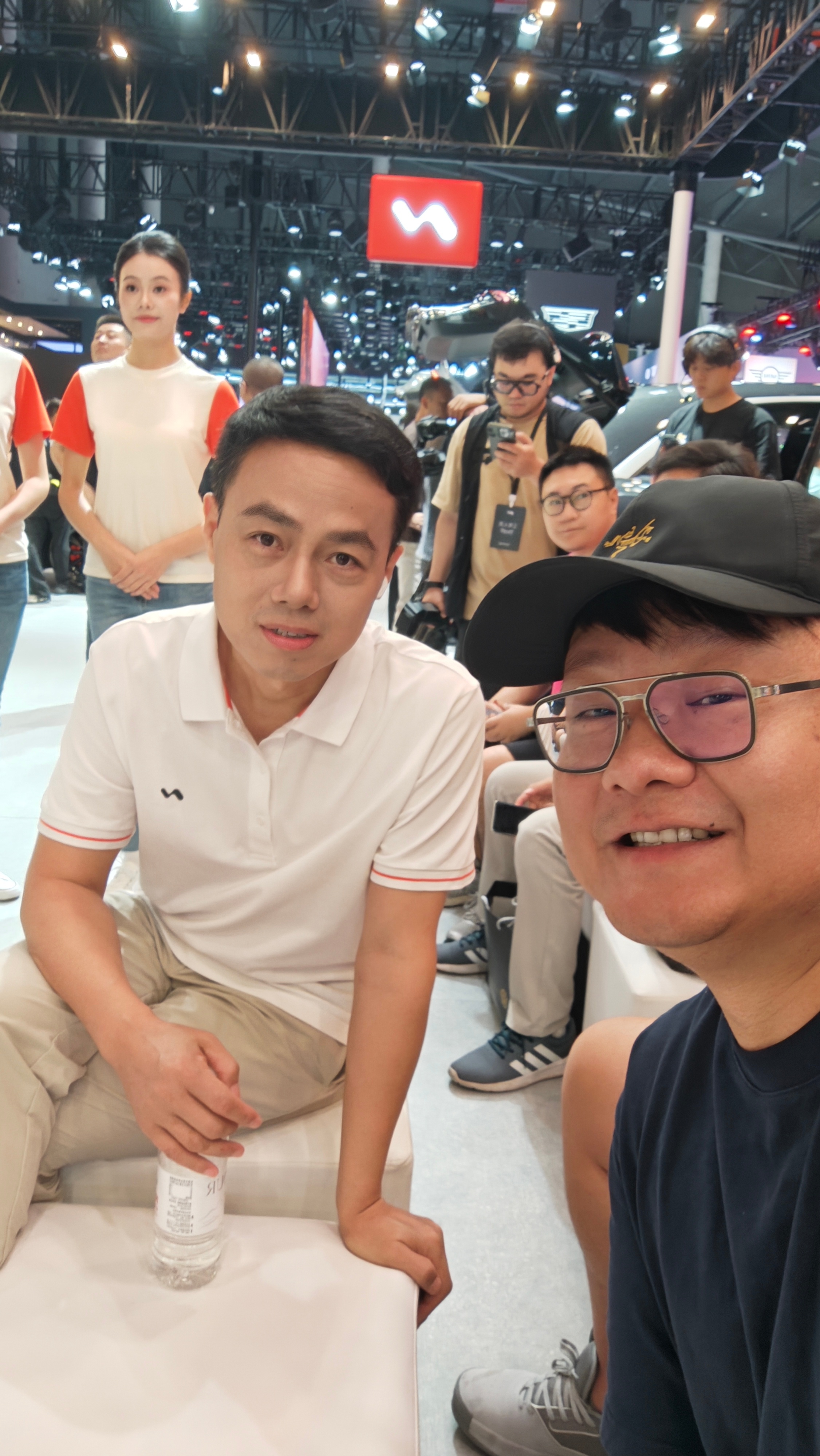 我说沈博这照片看起来三十岁，他说“假的”[doge]。 ​​​