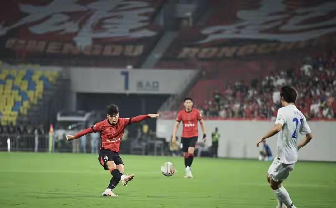 今晚的几场中超联赛让人无语！
1、成都蓉城主场爆冷4:5输给了上海申花！看来这个