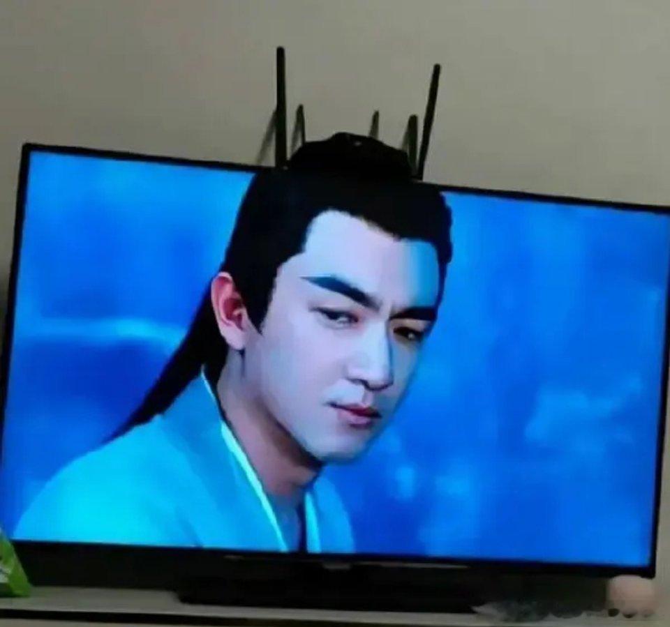 咱就是说这东西非得放在电视上面吗？ ​​​