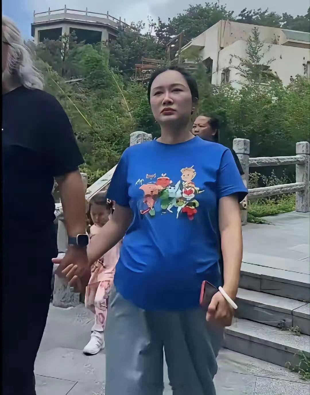 张纪中这辈子知足了，媳妇又怀孕了，70多岁的人了，比年轻人还不讲武德 