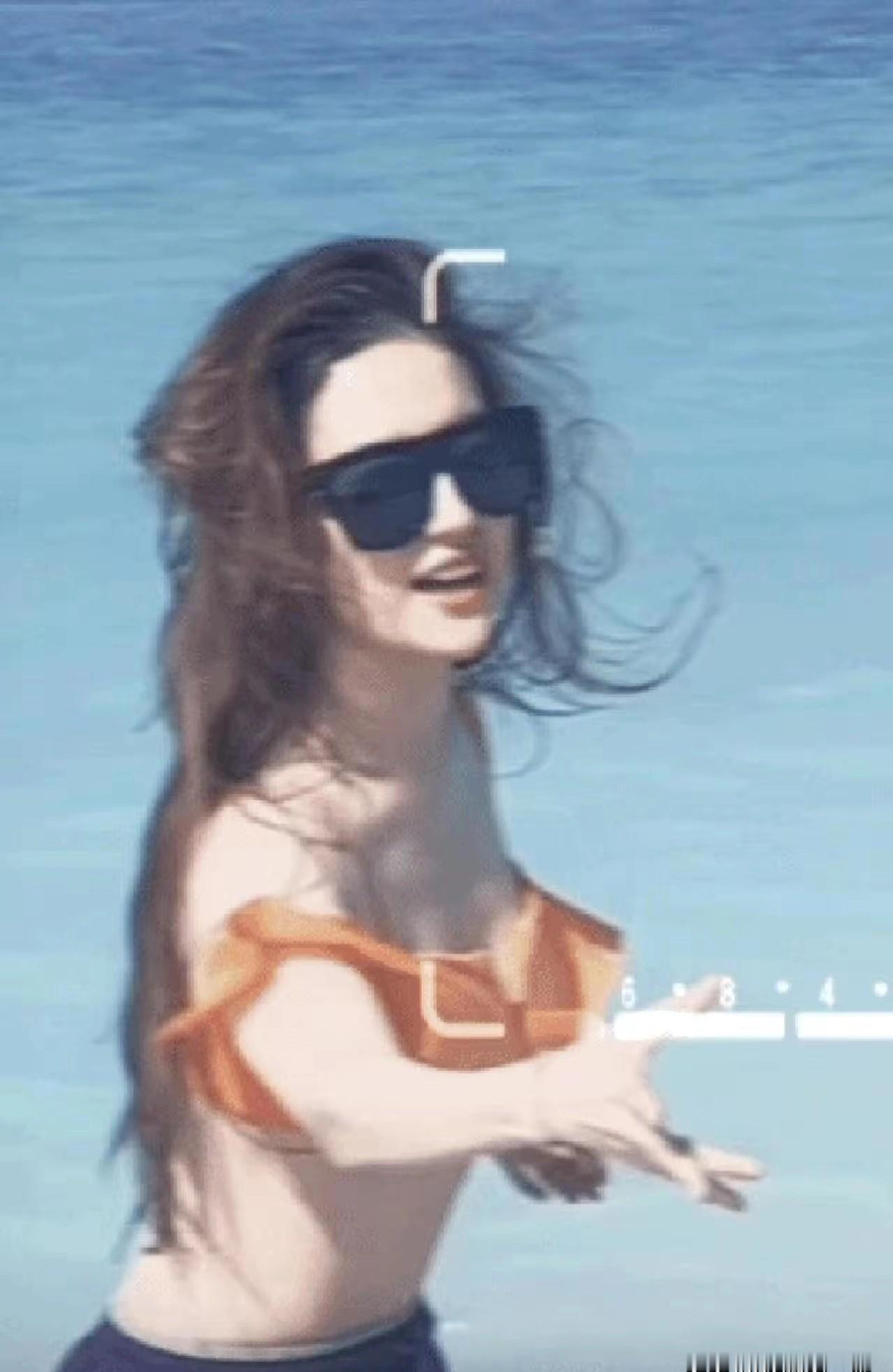 38岁还能把“神仙姐姐”四个字焊死在身上，靠的绝不是滤镜。
路透里她穿着厚重戏