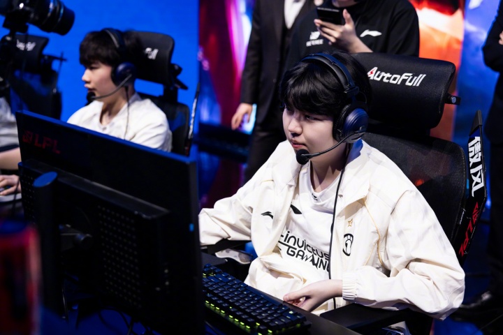 中路带崩全队？iG新秀Renard全场总数据3/9/8，被HongQ全程压着打