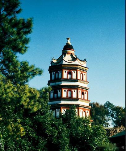 【南华寺】南华寺是写下千古绝句“菩提本无树，明镜亦非台，本来无一物，何处惹尘埃”