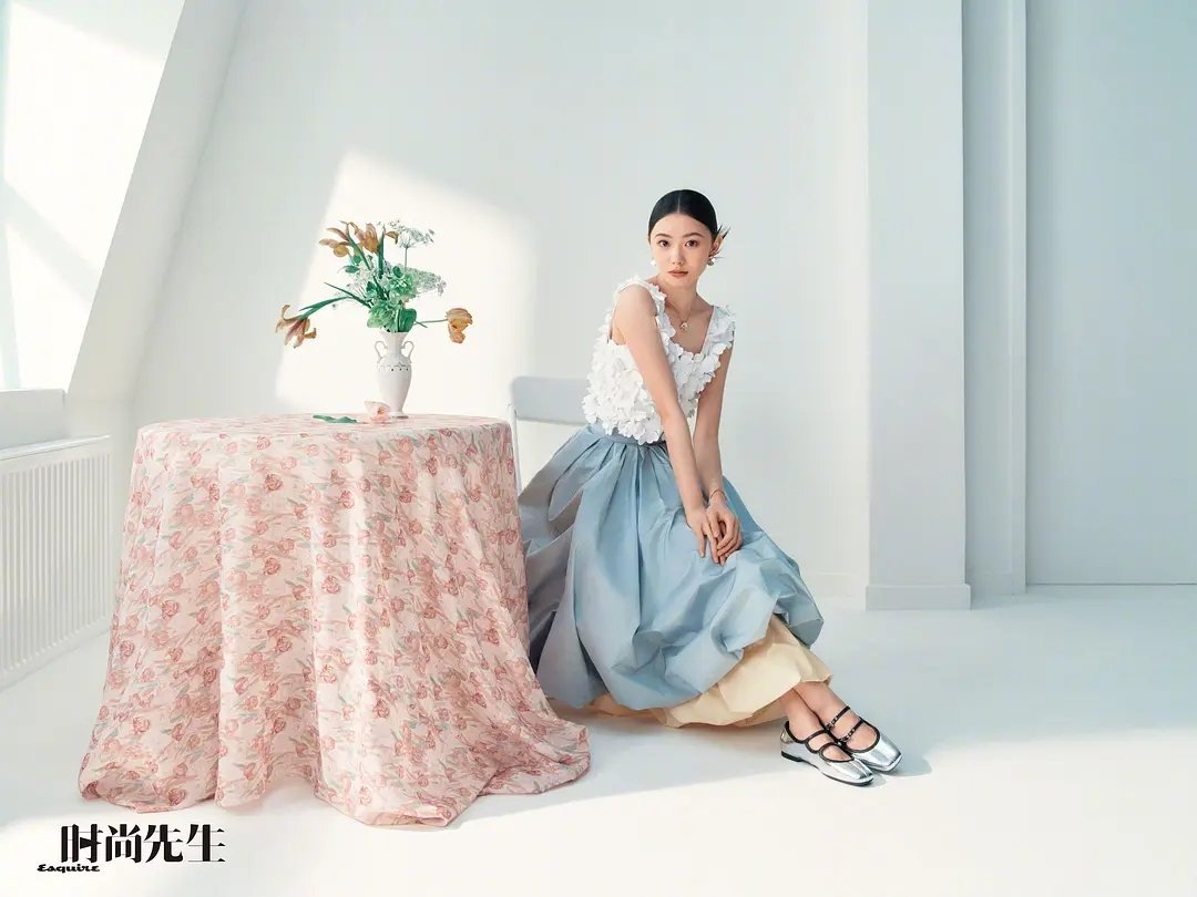 刘浩存时尚先生这几套造型怎么样？内页官方图来了 