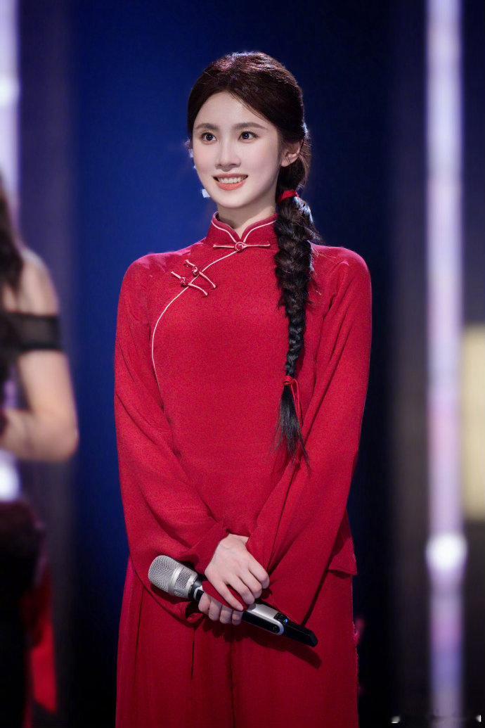 网传张慧雯面试花少张慧雯本人软萌可爱，如果真能成行，绝对会是团宠级别的存在。