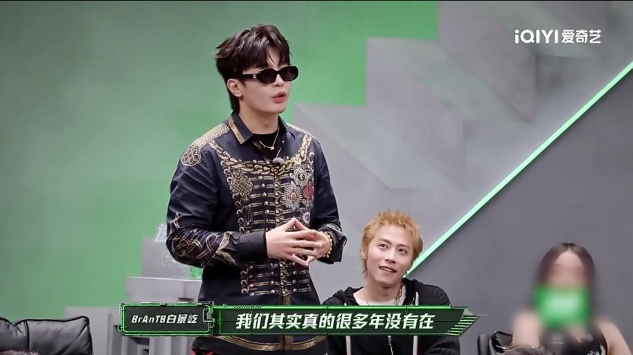 弹壳小白聚是一团火散是满天星我靠，哈哈哈哈，这是真有看头了爱奇艺你真的会搞事情昔