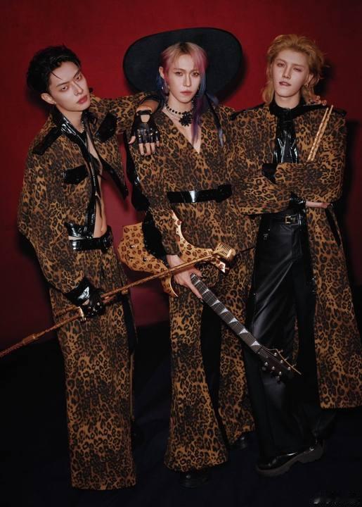 oner骑共享单车赶演出为了不耽误演出骑共享单车赶场，oner 真的好敬业！把时