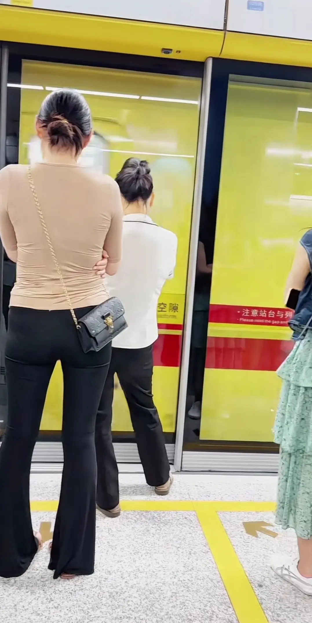 地铁 穿搭 街拍穿搭