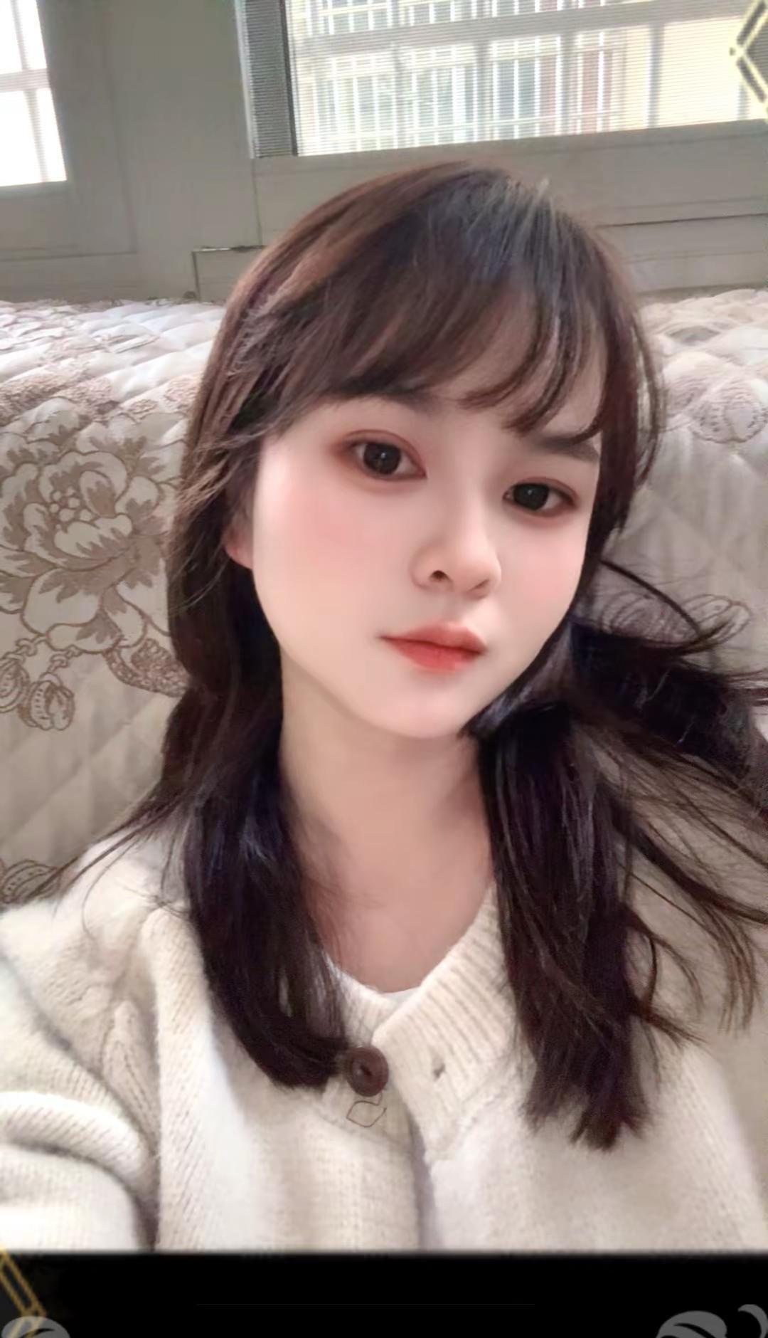 小的圈子，淡淡的生活，年纪到了，已经没兴趣争瓣什么，现在的态度，更多的是想躲，躲