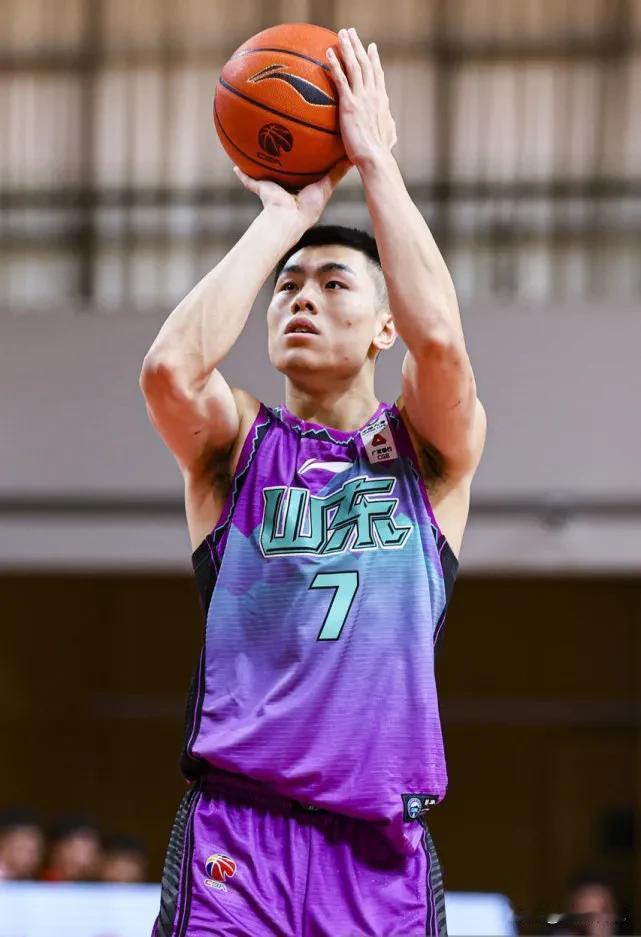 “中投教科书”刘毅


许昌篮球第一人，
北京体大大学生。
头号种子得分手，
精