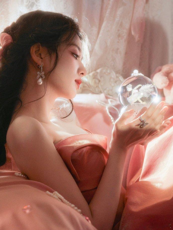 王楚然将出席巴黎时装周 王楚然要去巴黎时装周了！东方美人出征国际，期待在巴黎大放