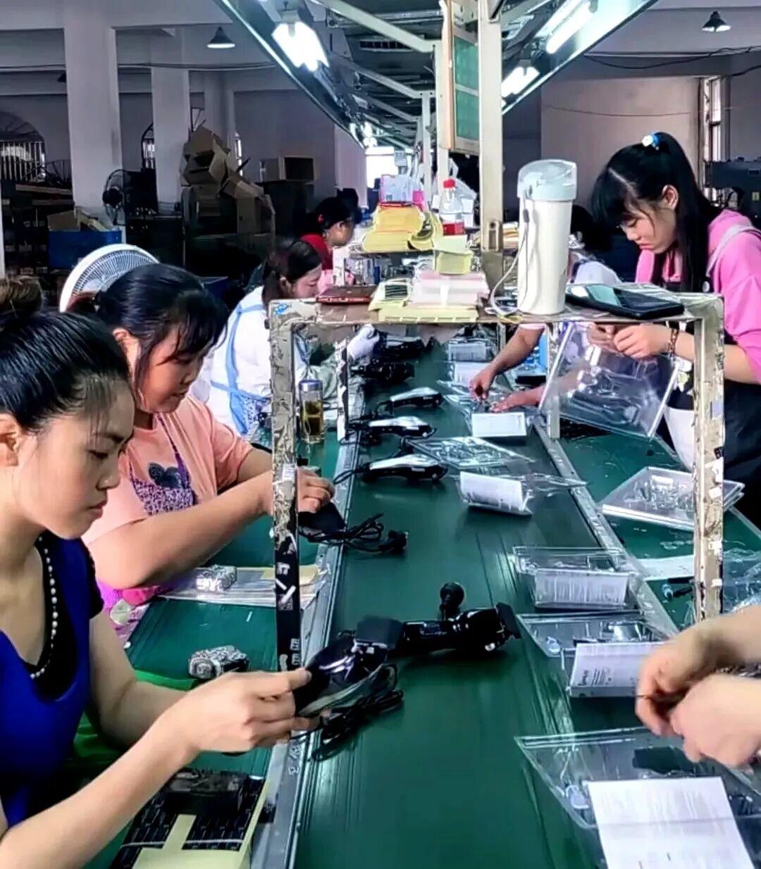 咱们南边的越南，眼下正在布一个极其凶狠的局。

很多人觉得越南就是靠低工资接几条